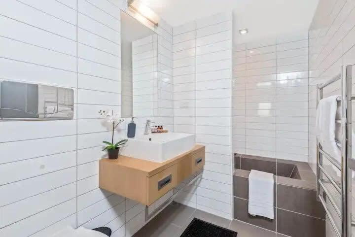 Luxury Lakeview 2 Bedroom Apartment Queenstown Exterior photo